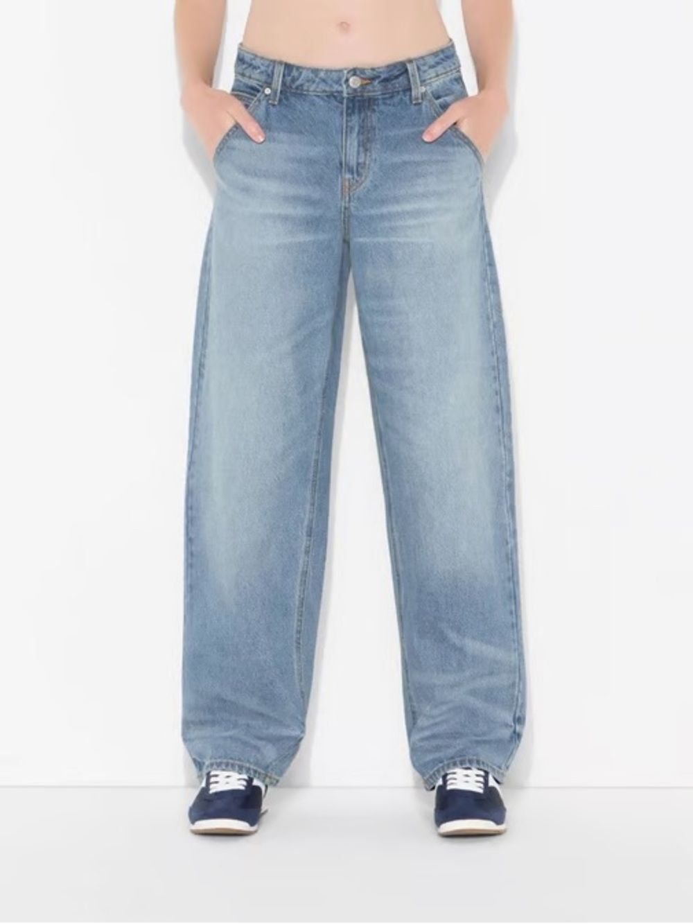 Wild Fable Mid Rise 90s Relaxed Straight Leg Jeans Medium Wash Blue NWOT 8